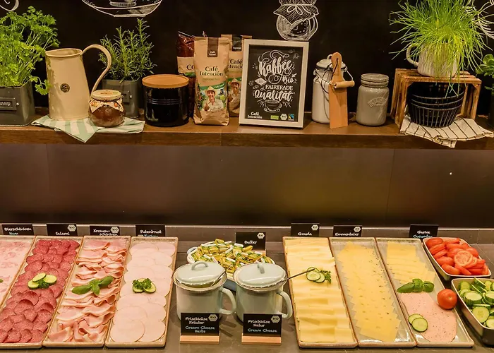 Motel One Köln-Neumarkt